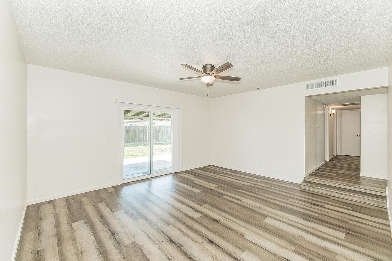 916 W Holland Ave, Clovis, CA 93612