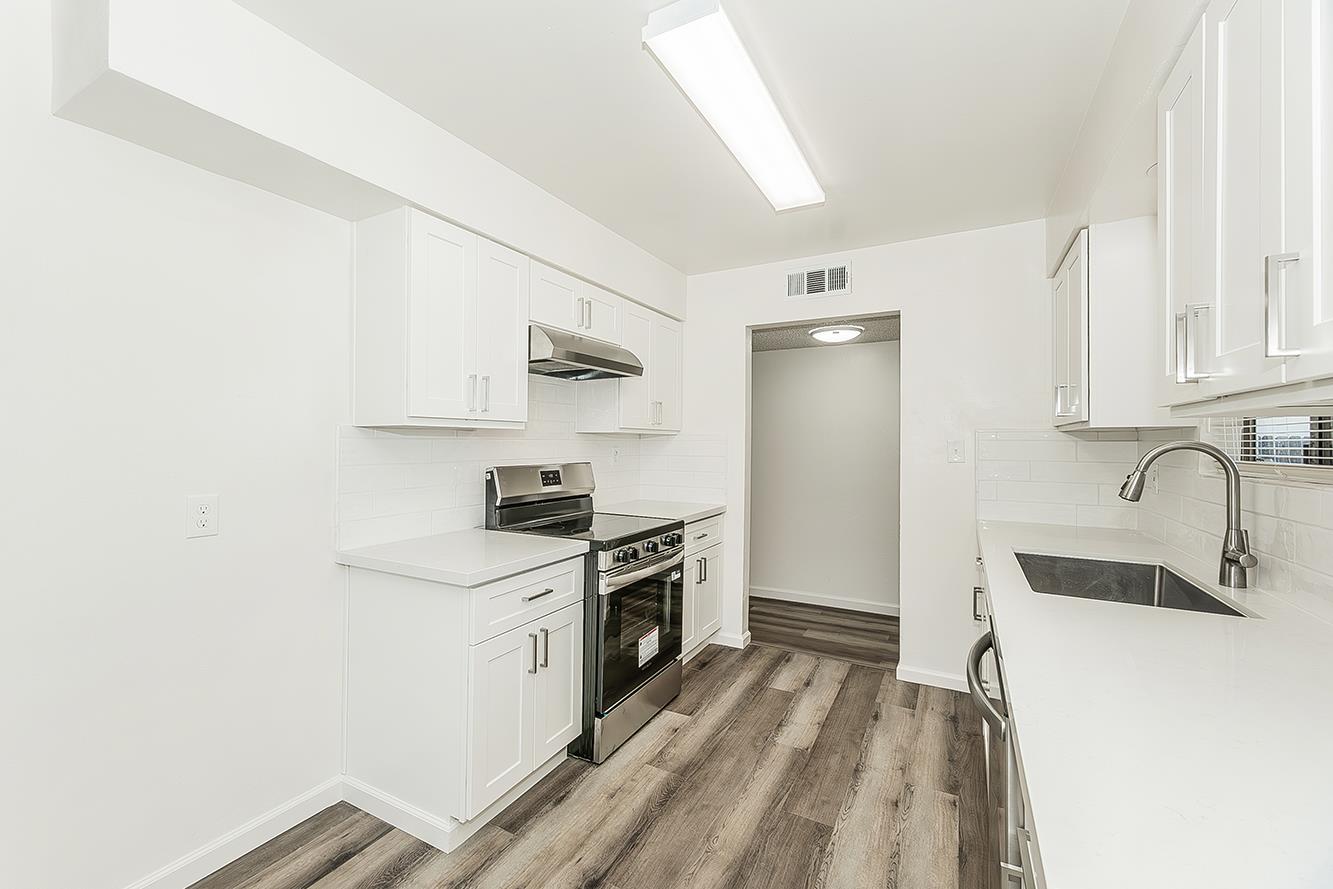 916 W Holland Ave, Clovis, CA 93612