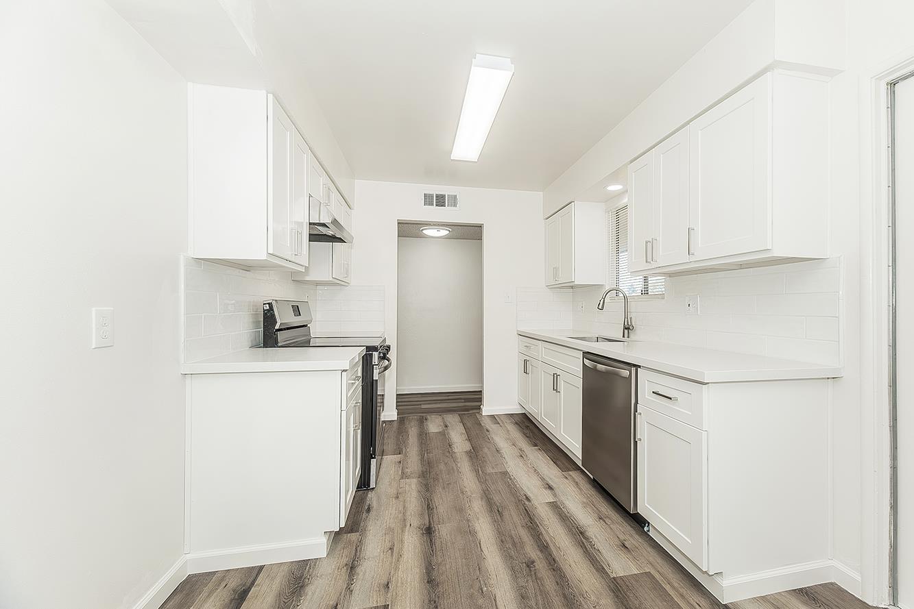 916 W Holland Ave, Clovis, CA 93612