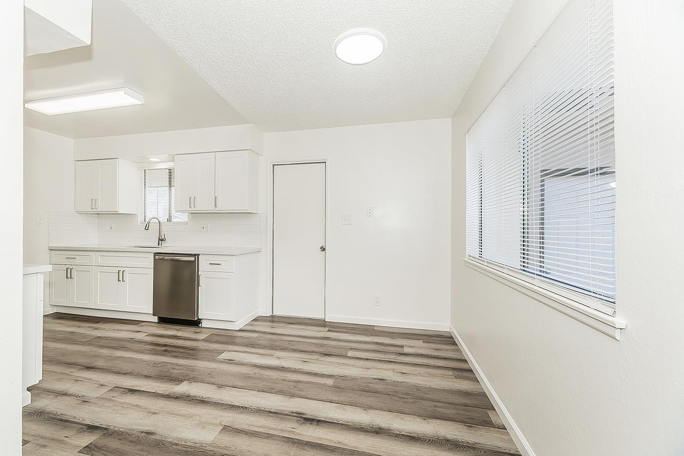 916 W Holland Ave, Clovis, CA 93612