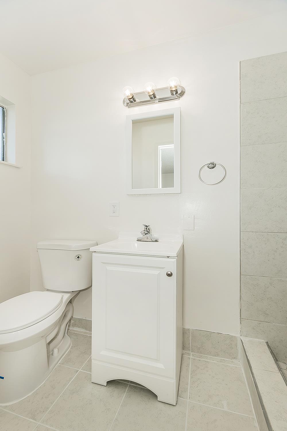 916 W Holland Ave, Clovis, CA 93612