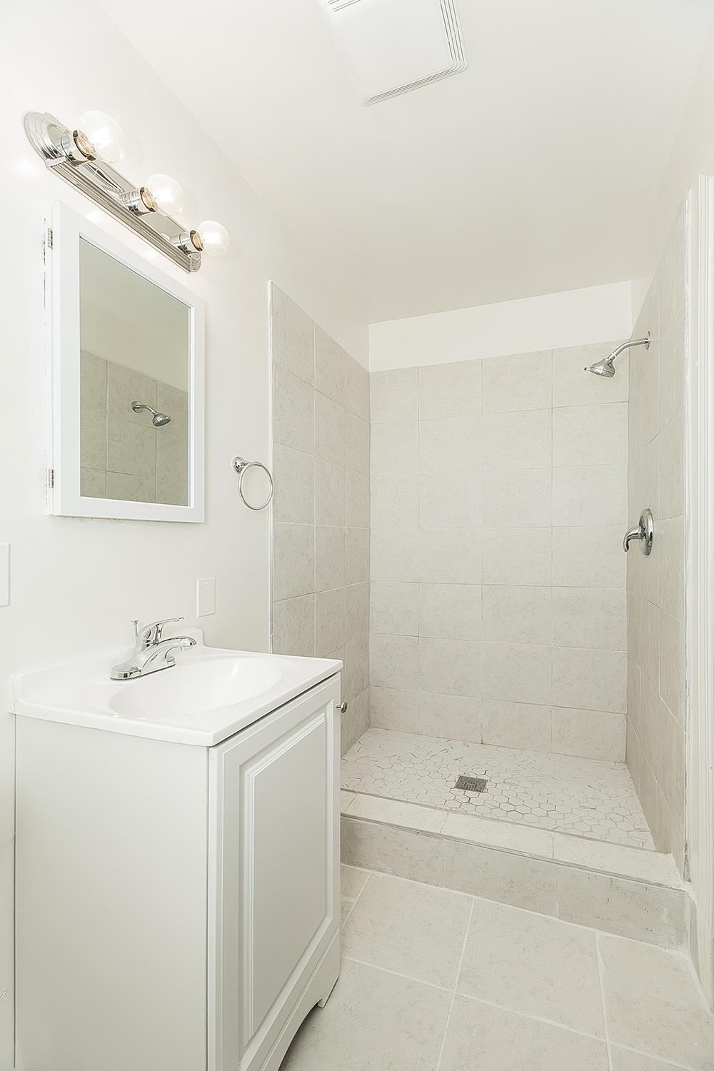 916 W Holland Ave, Clovis, CA 93612