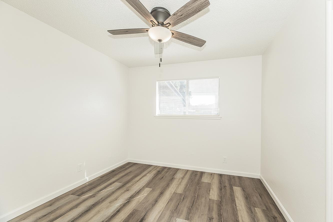 916 W Holland Ave, Clovis, CA 93612