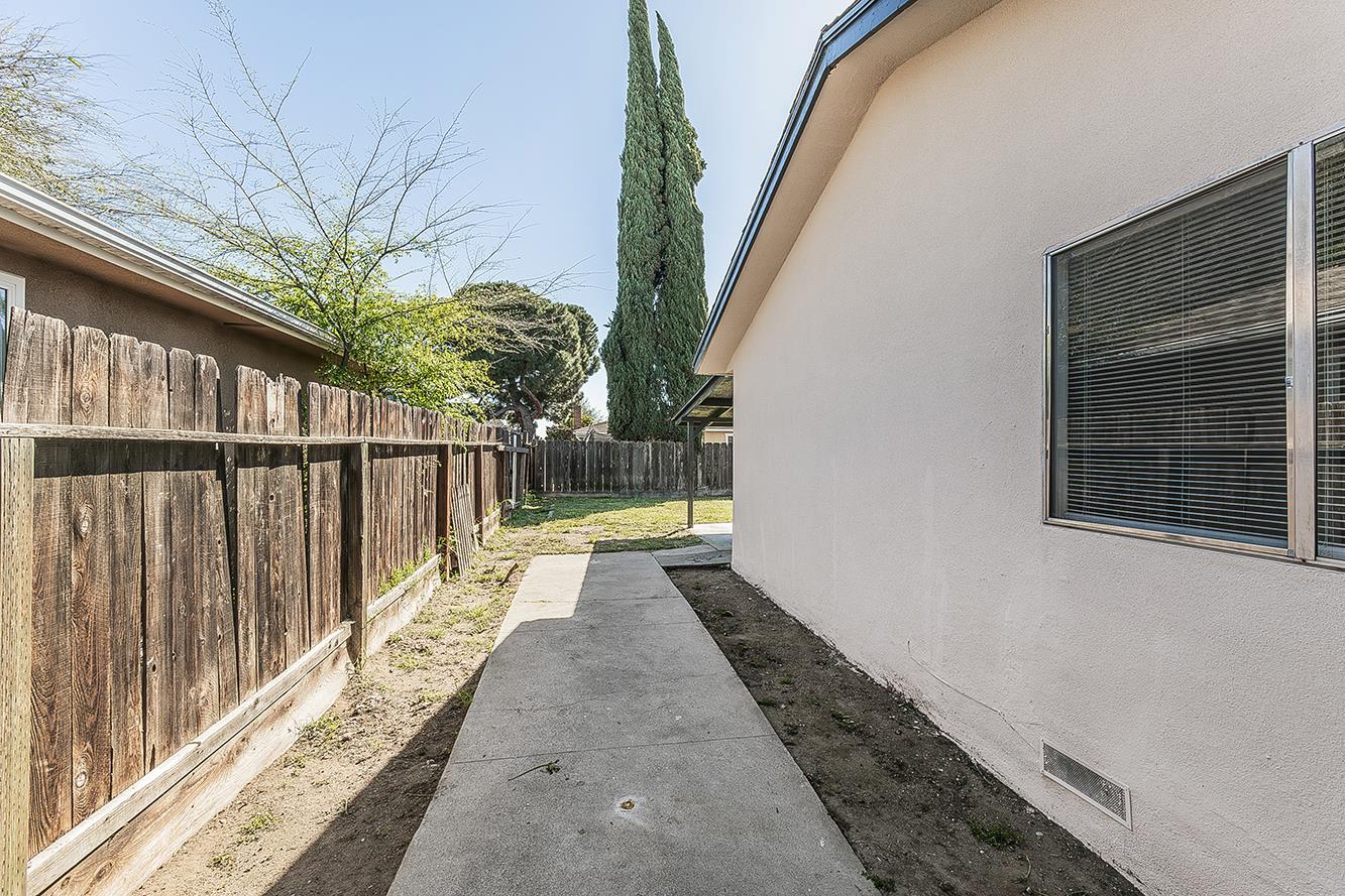 916 W Holland Ave, Clovis, CA 93612