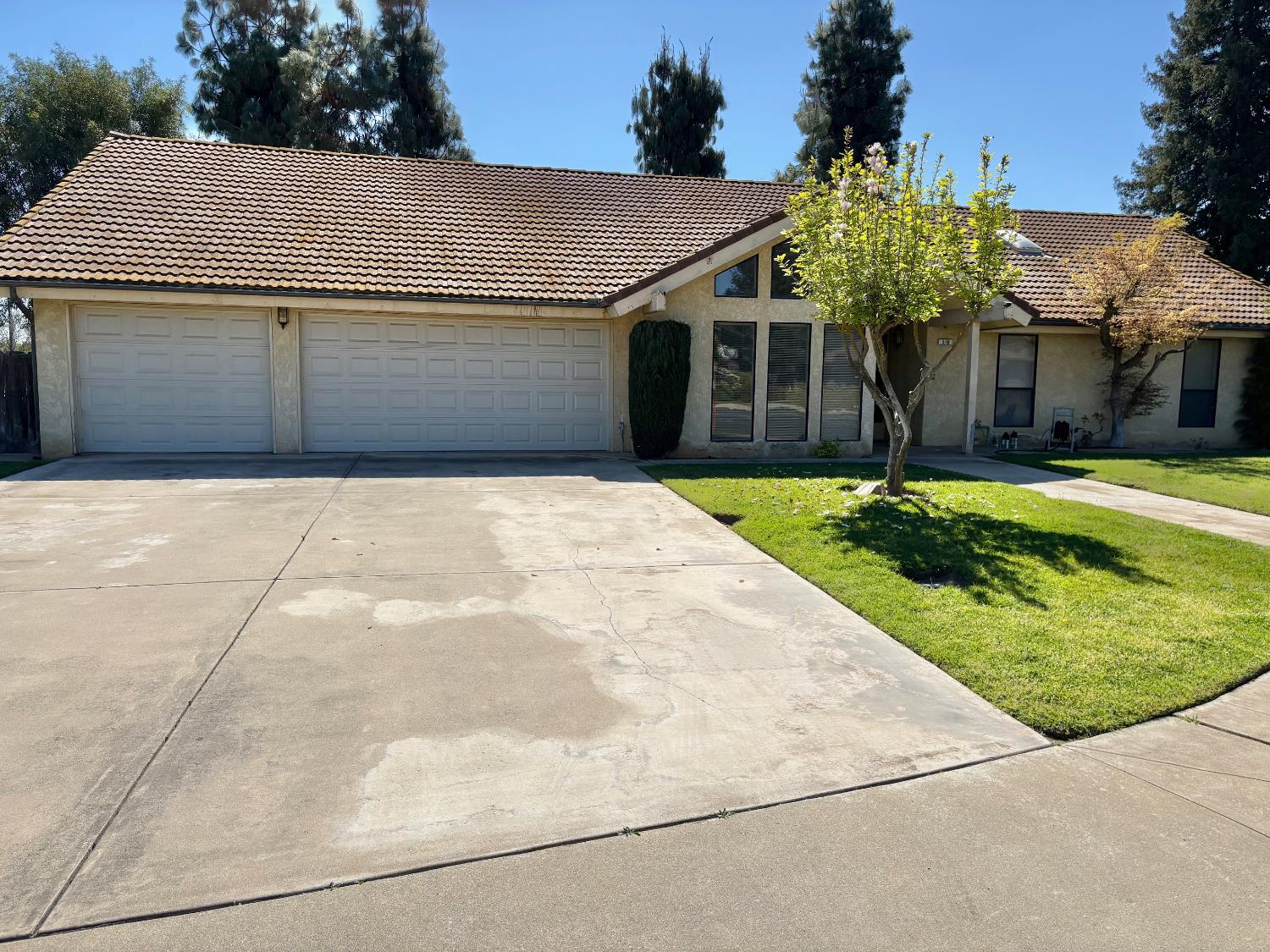 570 Timmy Ave, Clovis, CA 93612
