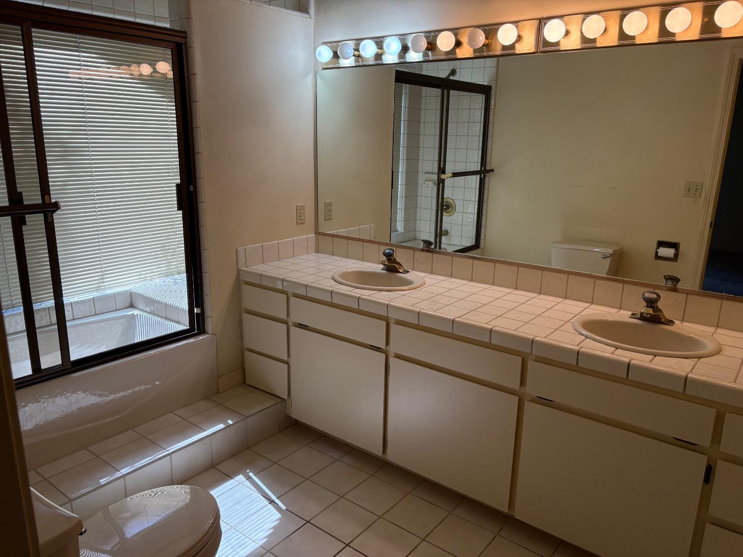 570 Timmy Ave, Clovis, CA 93612