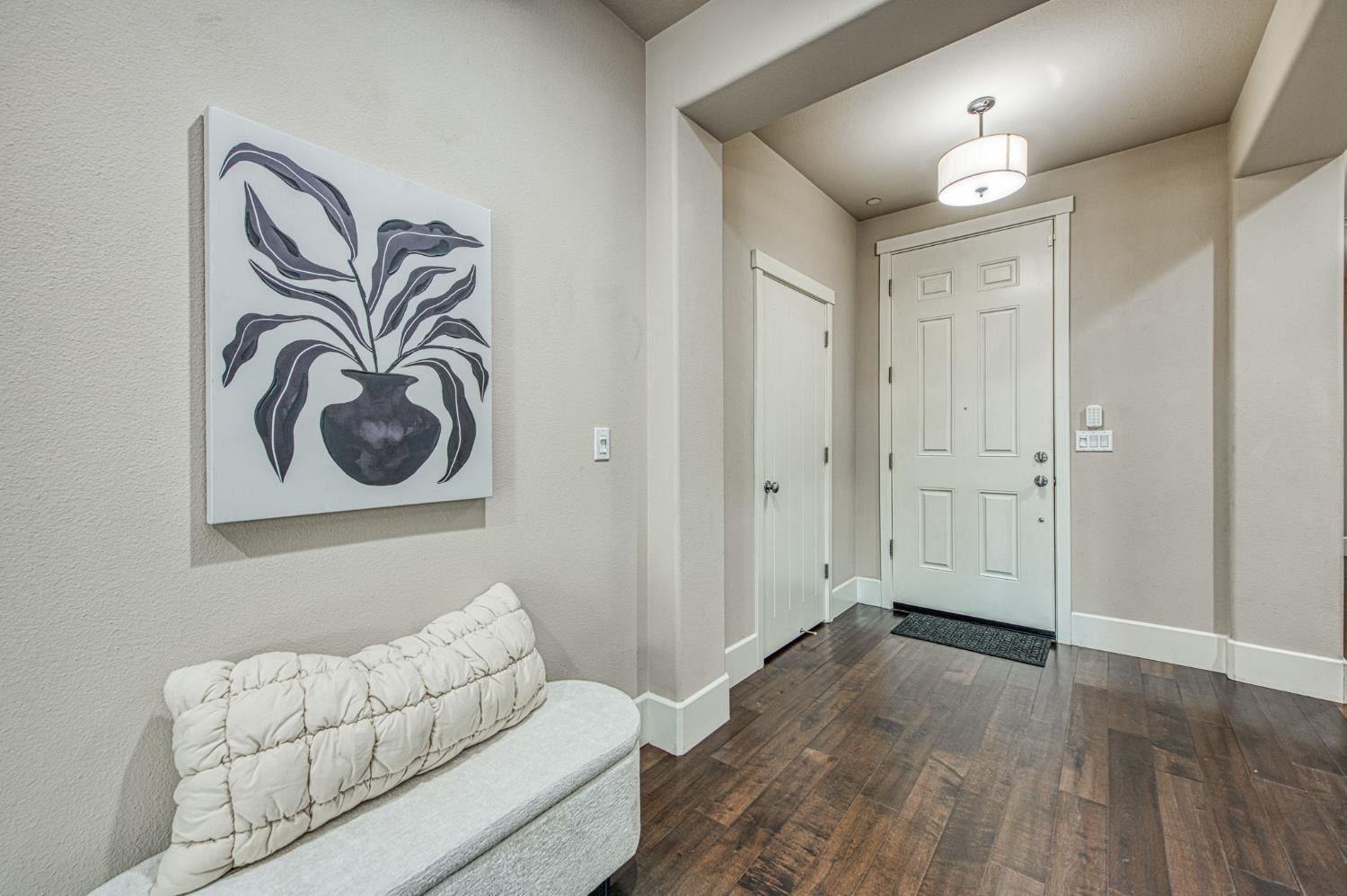 1742 N Broadbent Ln, Clovis, CA 93619