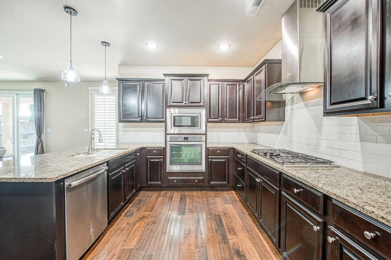 1742 N Broadbent Ln, Clovis, CA 93619