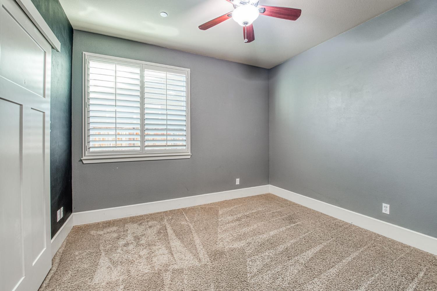 1742 N Broadbent Ln, Clovis, CA 93619