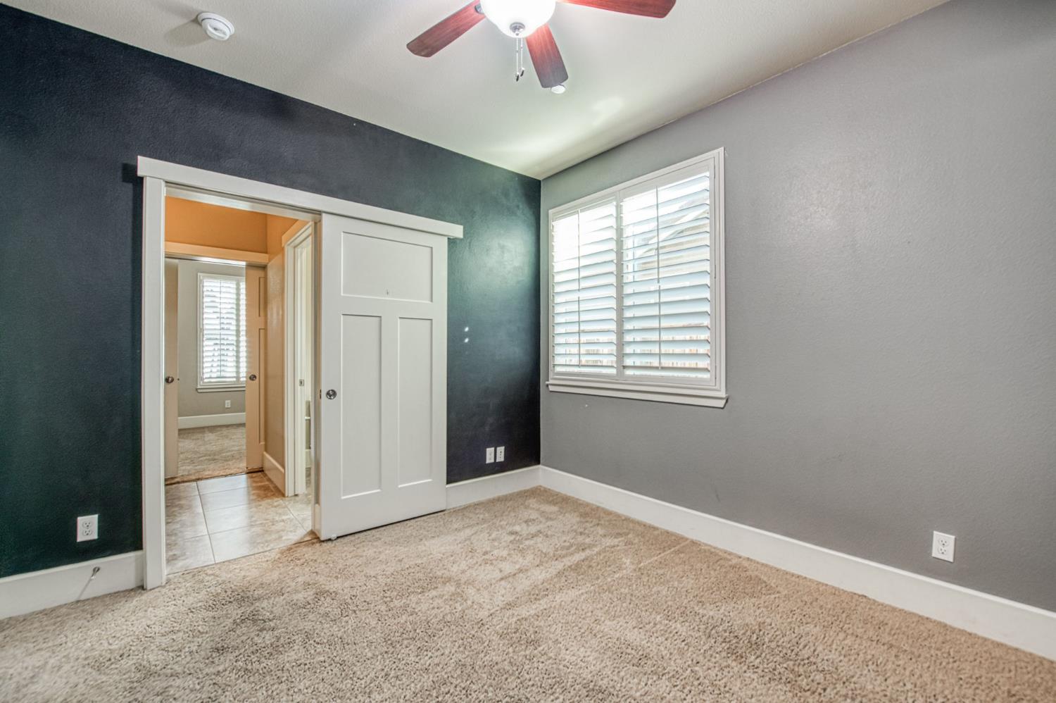 1742 N Broadbent Ln, Clovis, CA 93619