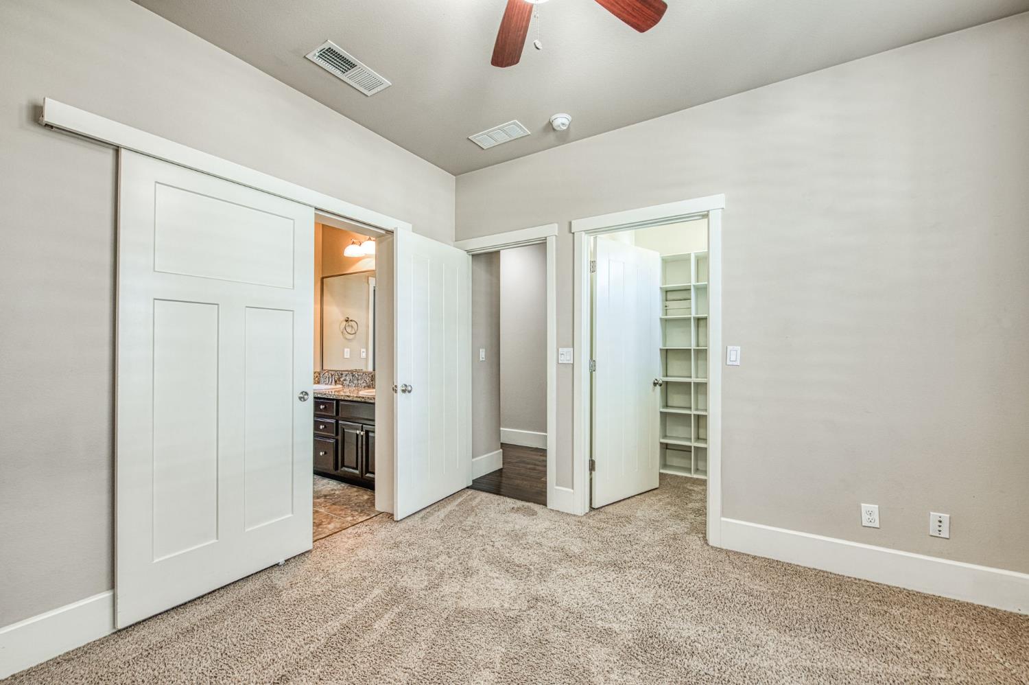 1742 N Broadbent Ln, Clovis, CA 93619