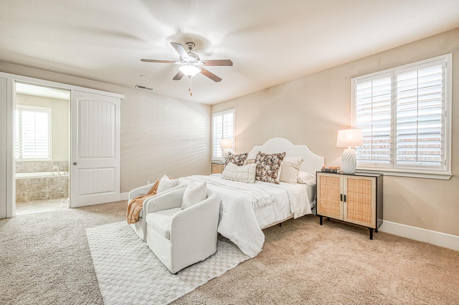 1742 N Broadbent Ln, Clovis, CA 93619