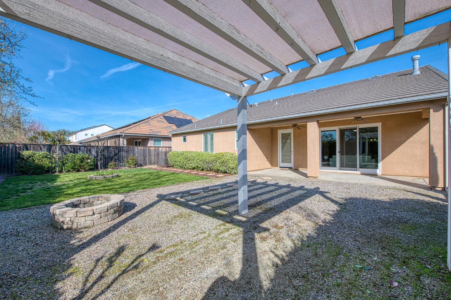 1742 N Broadbent Ln, Clovis, CA 93619