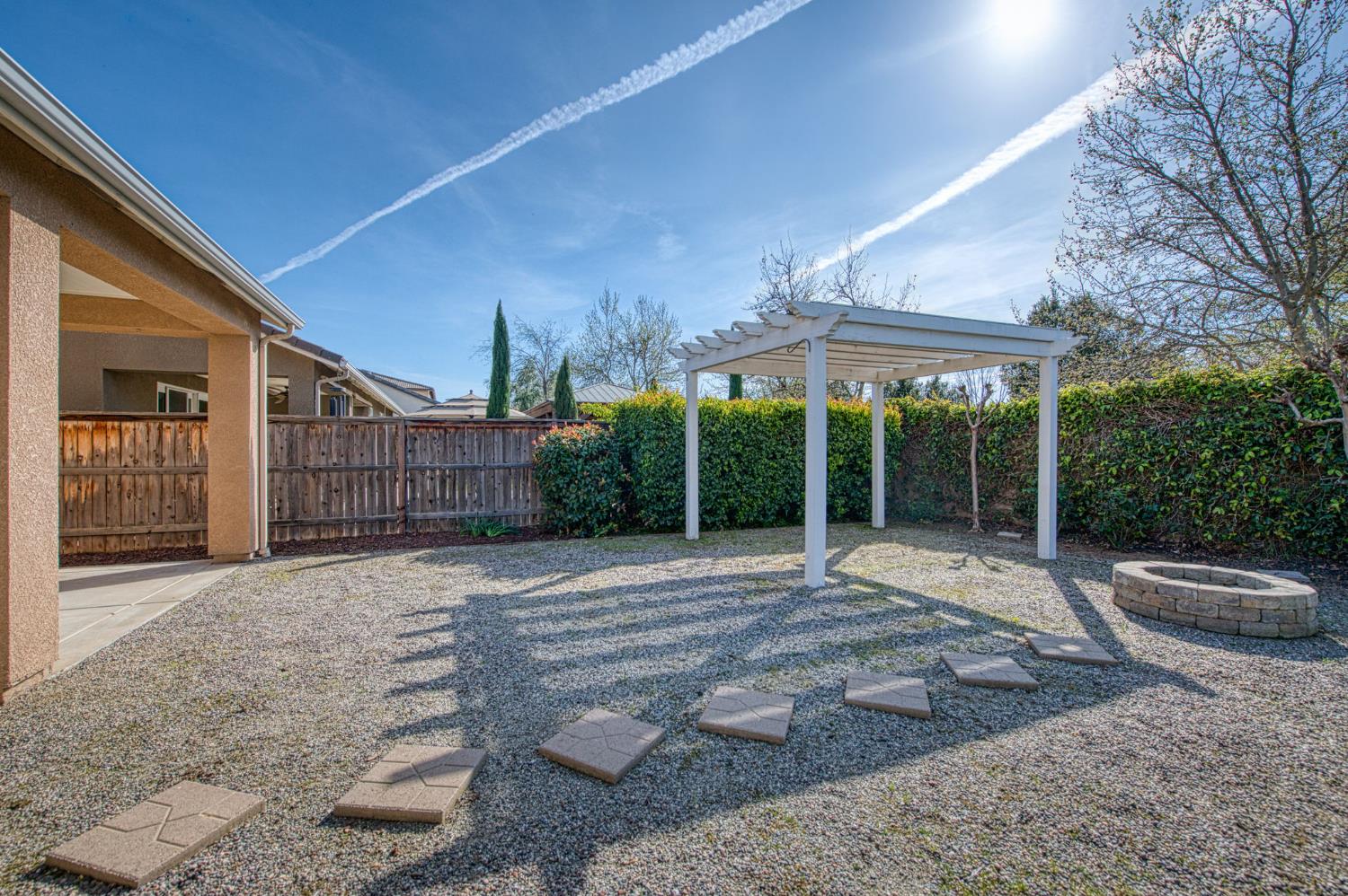 1742 N Broadbent Ln, Clovis, CA 93619