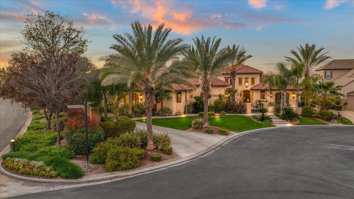 12392 N Via Tuscania Ave, Clovis, CA 93619