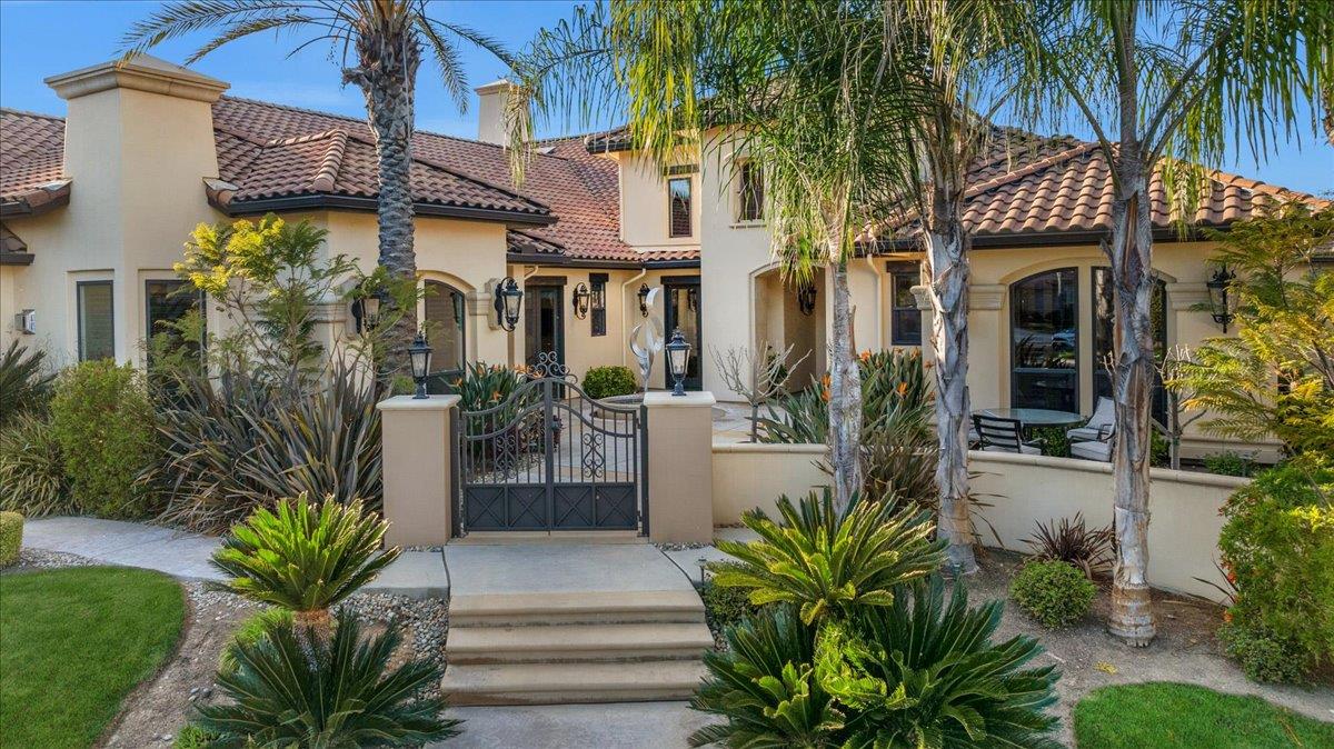 12392 N Via Tuscania Ave, Clovis, CA 93619