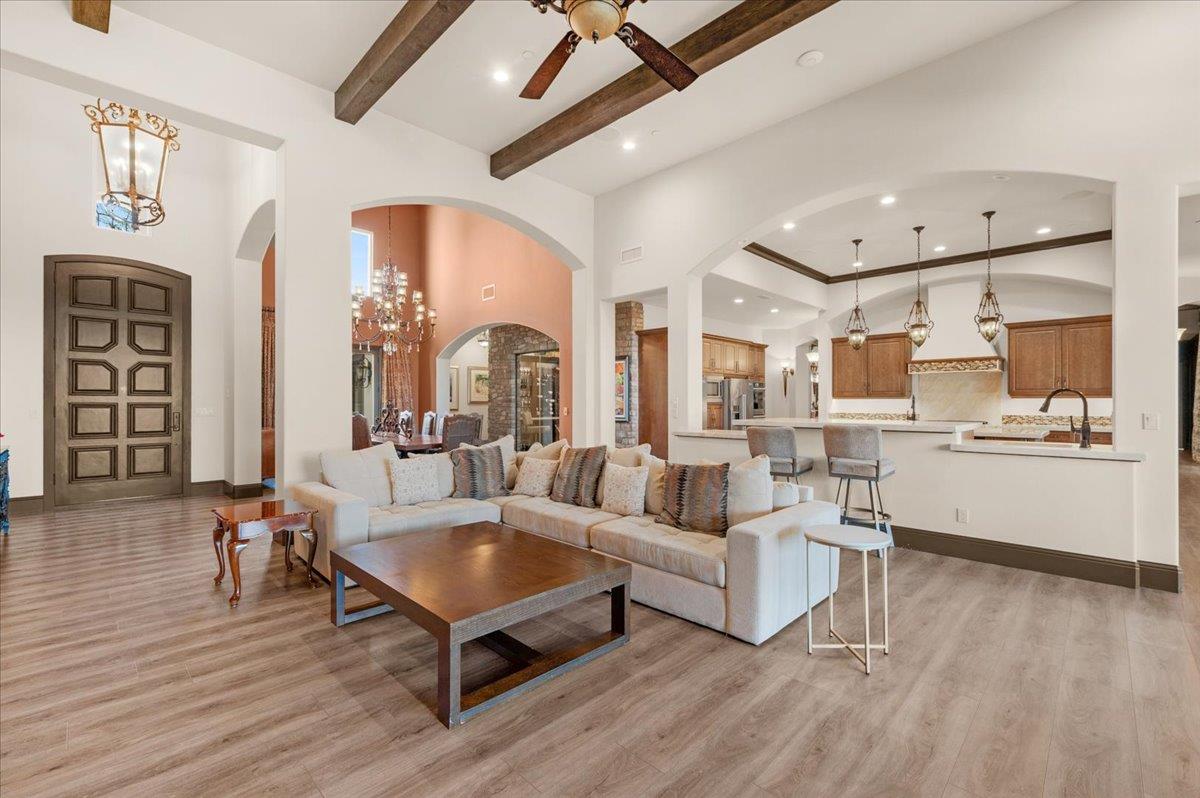 12392 N Via Tuscania Ave, Clovis, CA 93619