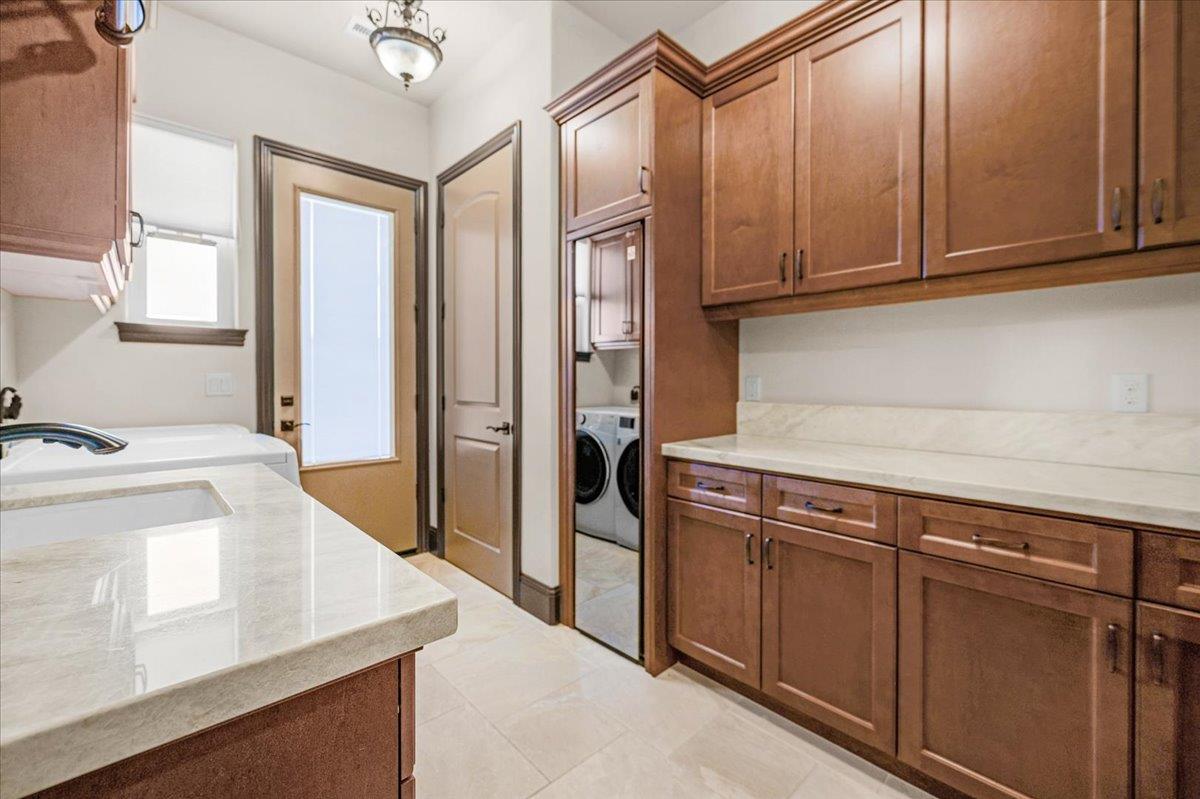 12392 N Via Tuscania Ave, Clovis, CA 93619