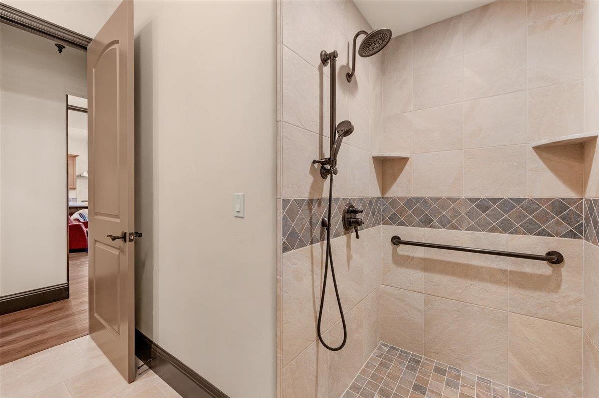 12392 N Via Tuscania Ave, Clovis, CA 93619