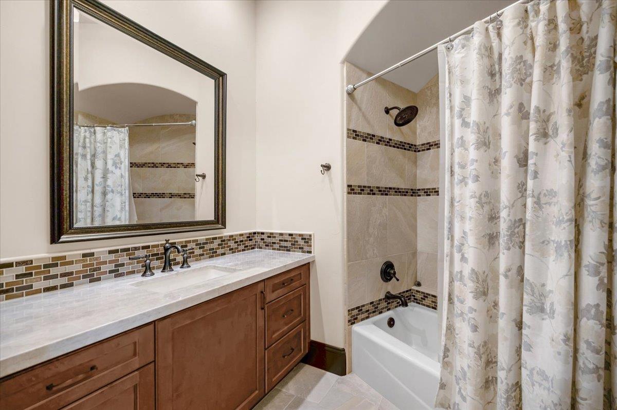 12392 N Via Tuscania Ave, Clovis, CA 93619