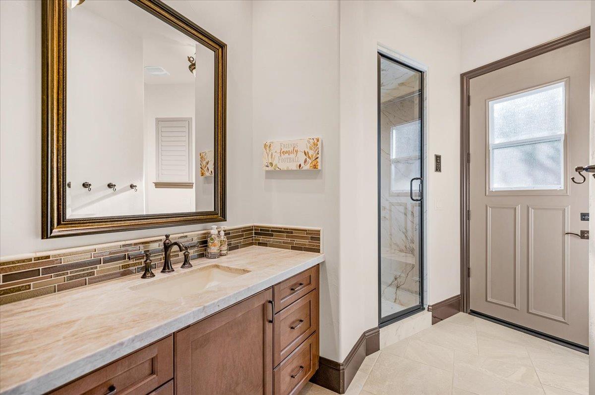 12392 N Via Tuscania Ave, Clovis, CA 93619