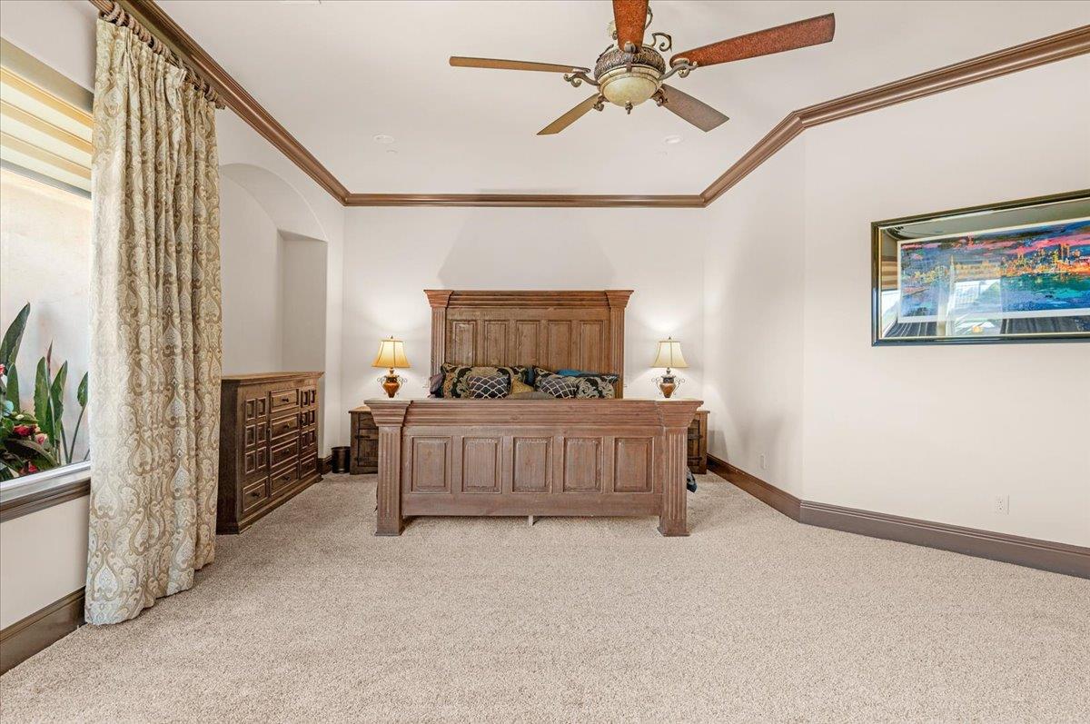 12392 N Via Tuscania Ave, Clovis, CA 93619