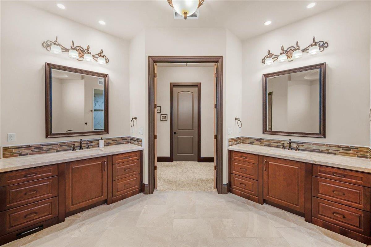 12392 N Via Tuscania Ave, Clovis, CA 93619