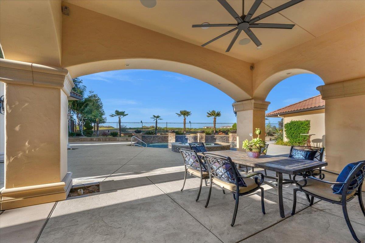 12392 N Via Tuscania Ave, Clovis, CA 93619