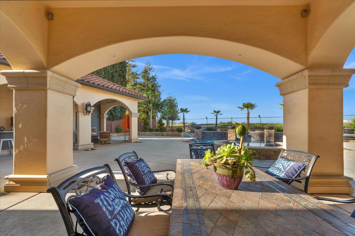 12392 N Via Tuscania Ave, Clovis, CA 93619