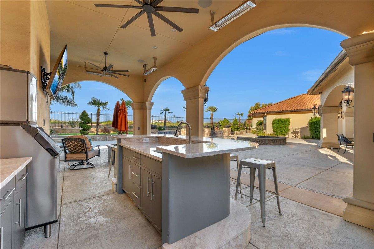 12392 N Via Tuscania Ave, Clovis, CA 93619