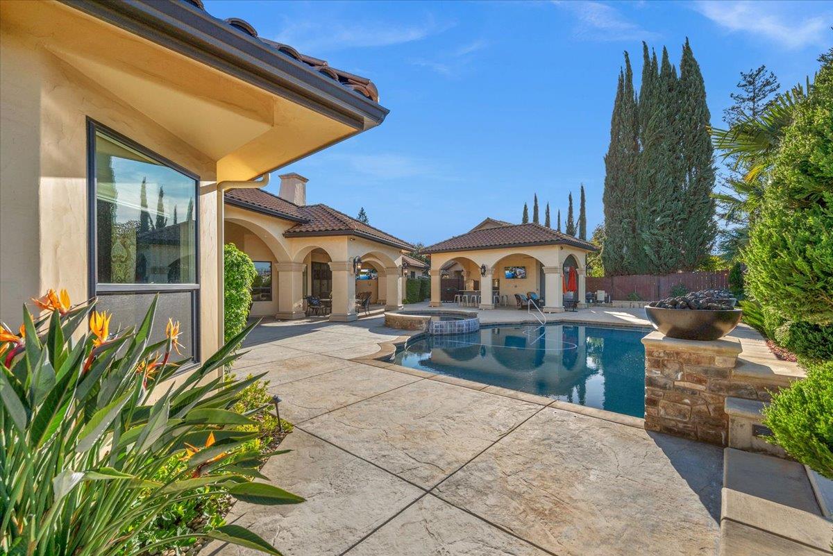 12392 N Via Tuscania Ave, Clovis, CA 93619