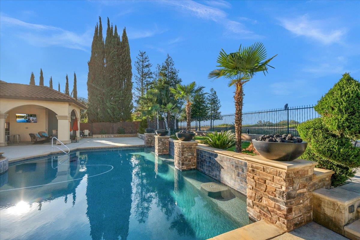 12392 N Via Tuscania Ave, Clovis, CA 93619