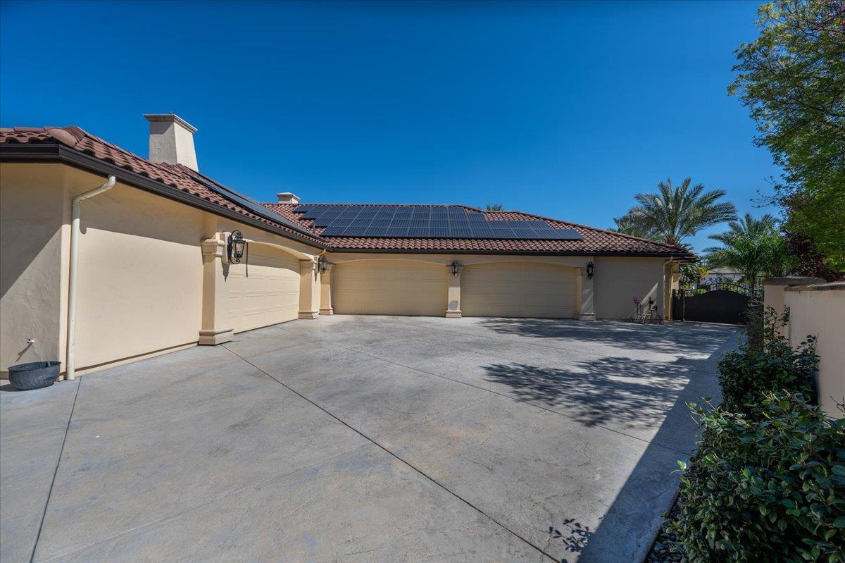 12392 N Via Tuscania Ave, Clovis, CA 93619