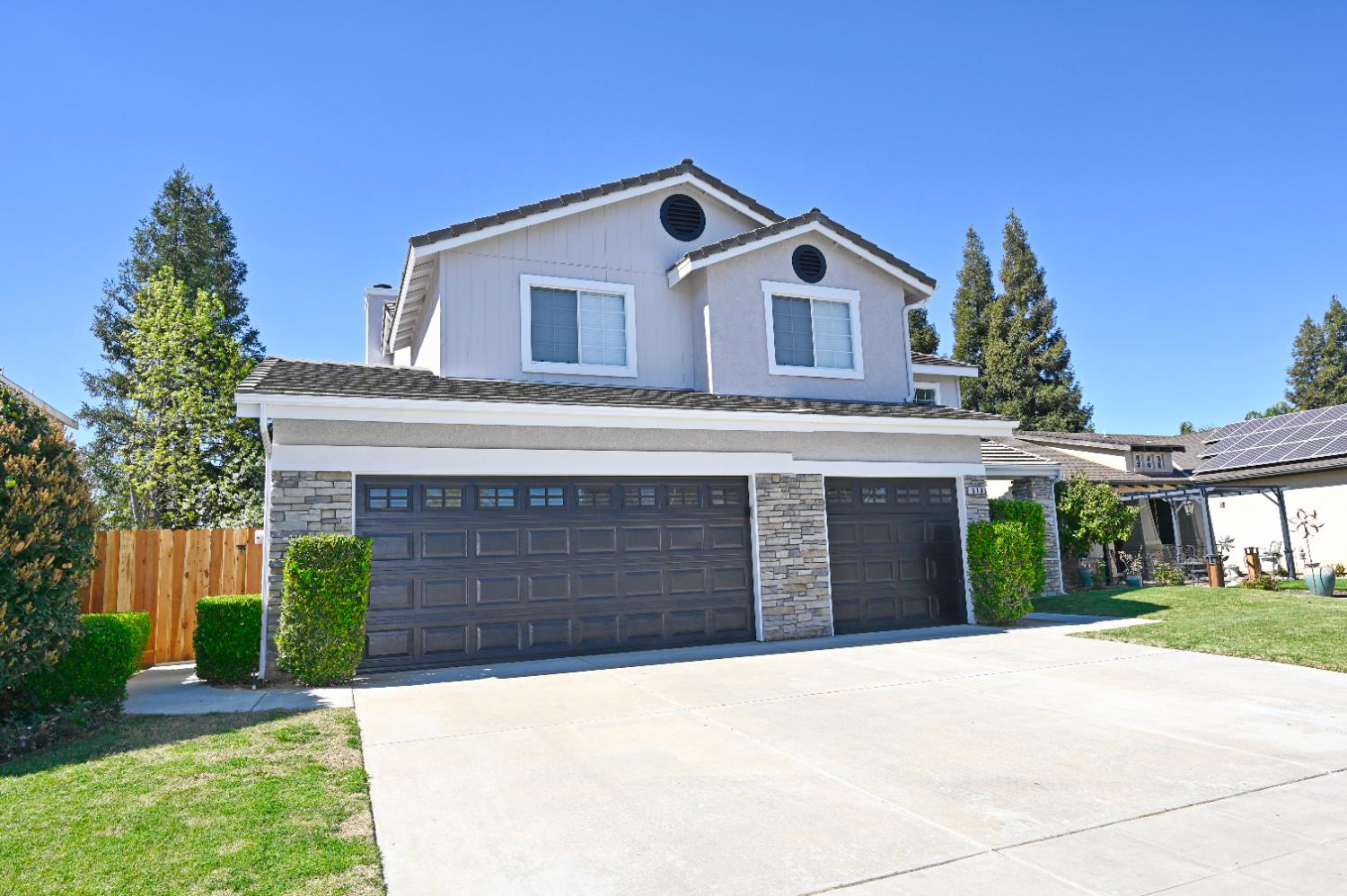 878 N Ash Ave, Clovis, CA 93611