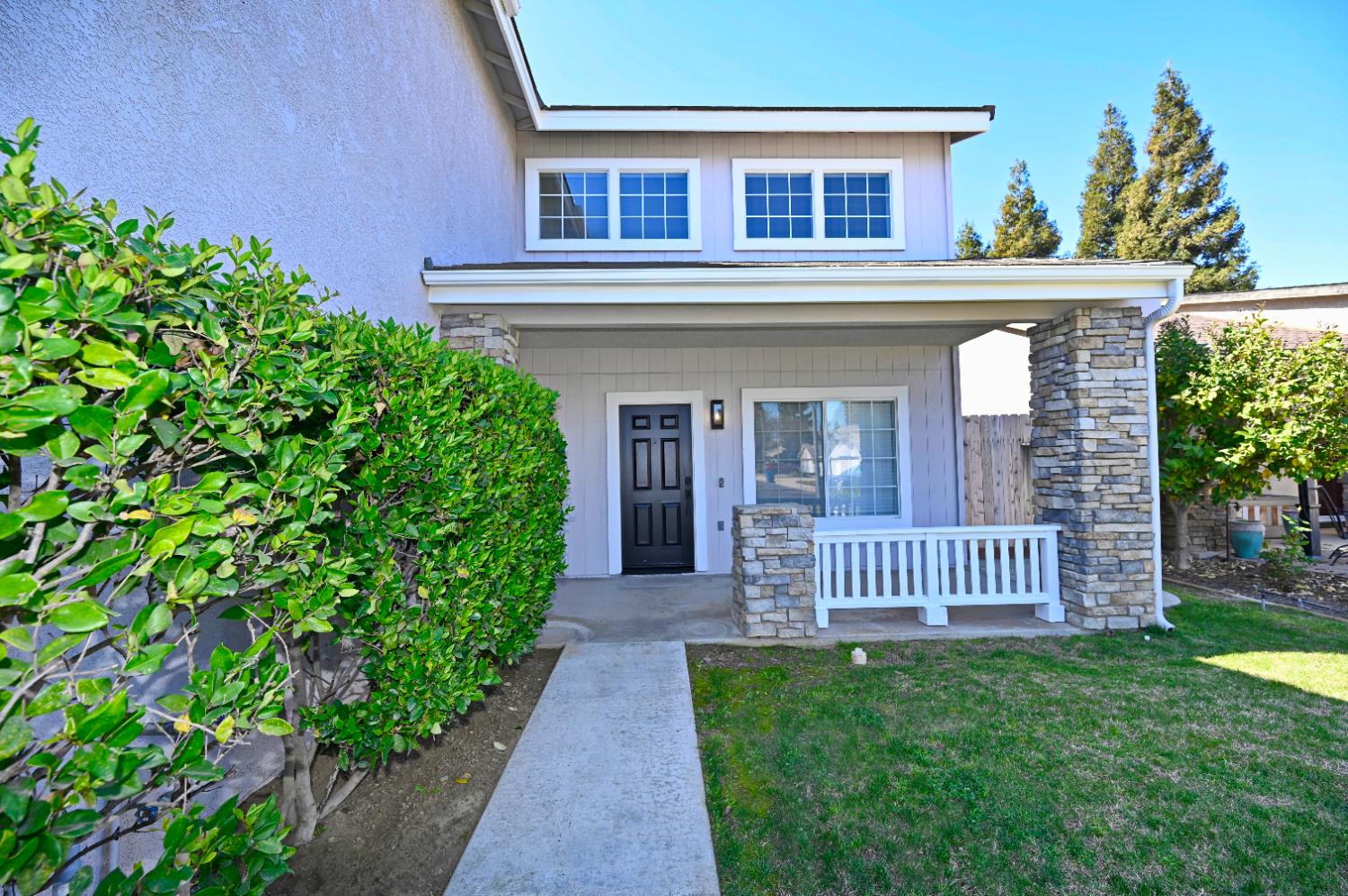 878 N Ash Ave, Clovis, CA 93611