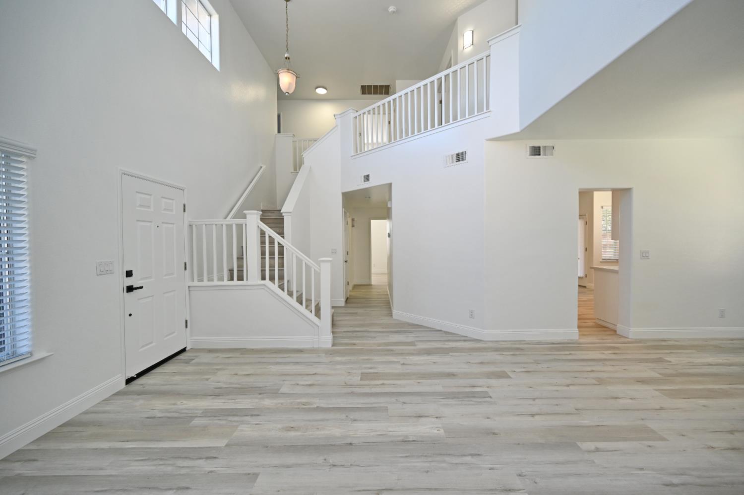 878 N Ash Ave, Clovis, CA 93611