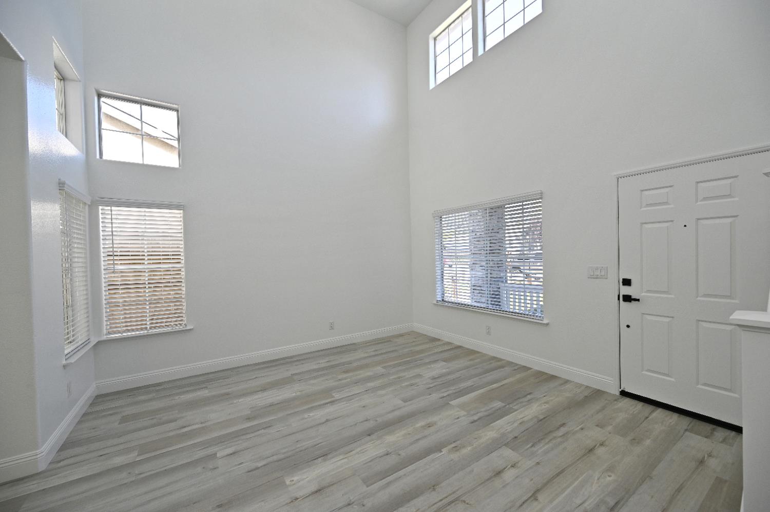 878 N Ash Ave, Clovis, CA 93611