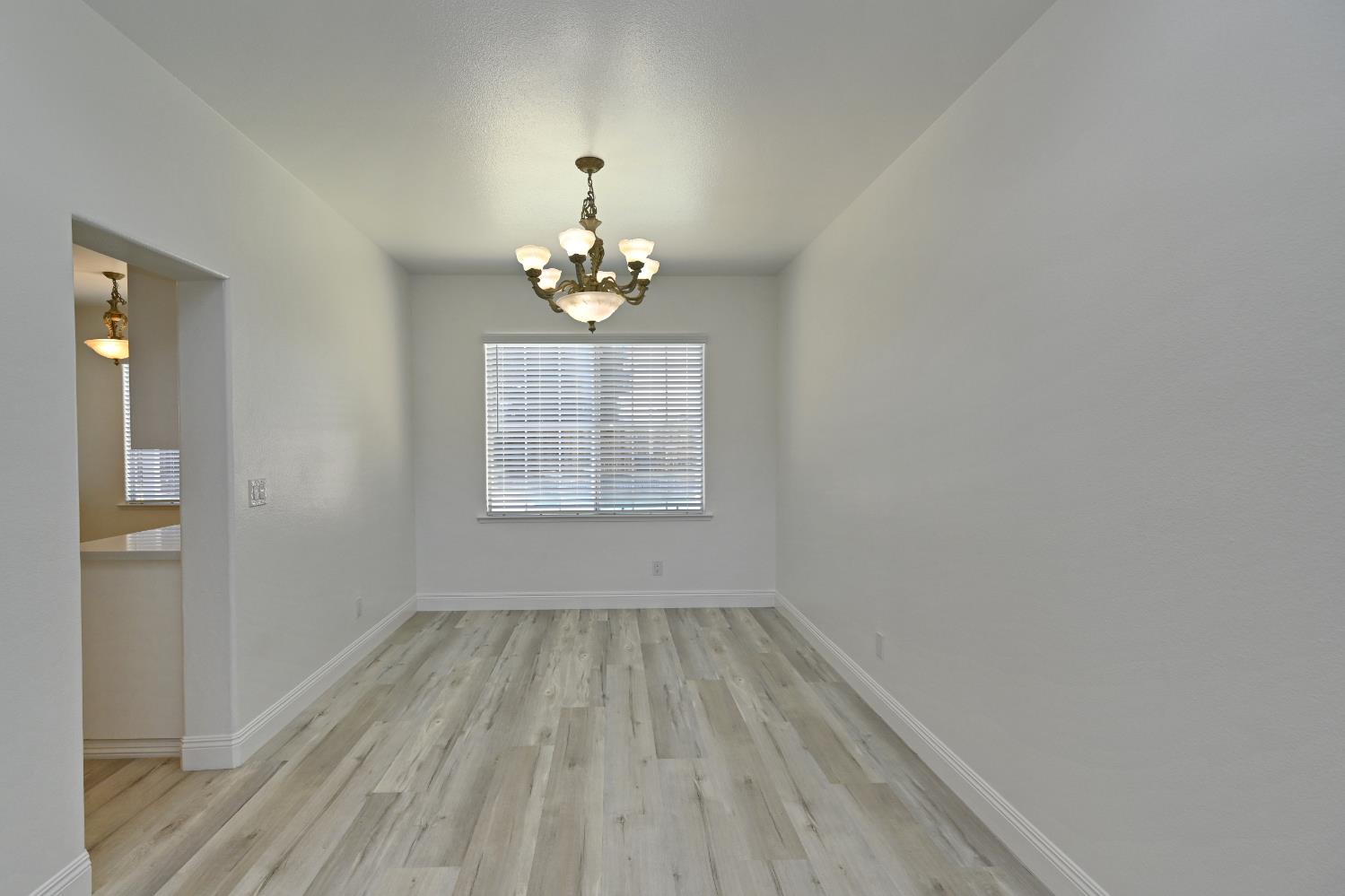 878 N Ash Ave, Clovis, CA 93611