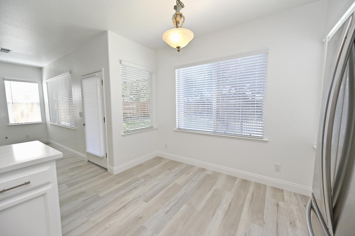 878 N Ash Ave, Clovis, CA 93611