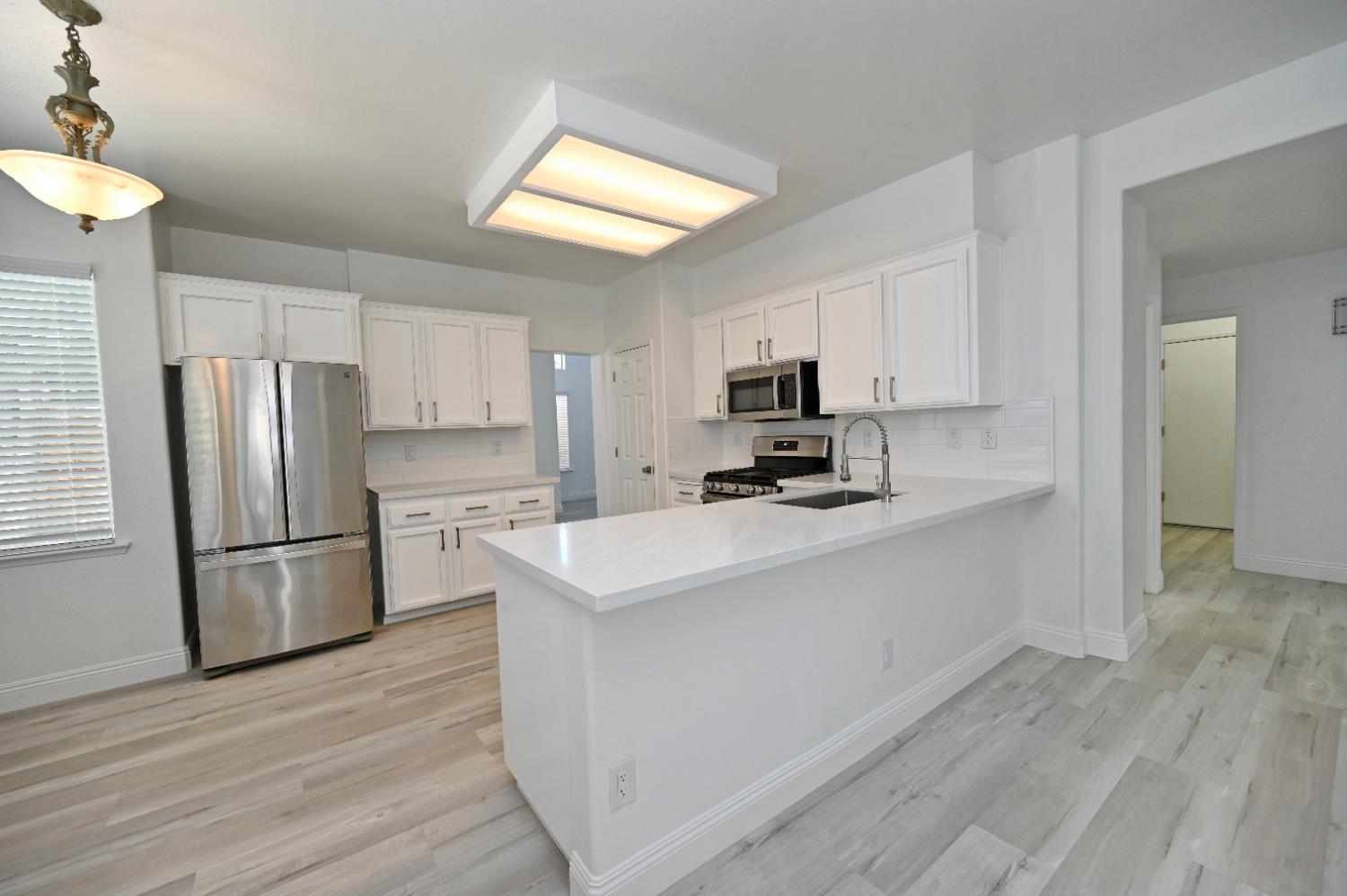 878 N Ash Ave, Clovis, CA 93611