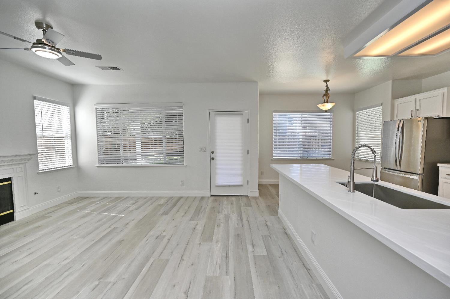 878 N Ash Ave, Clovis, CA 93611