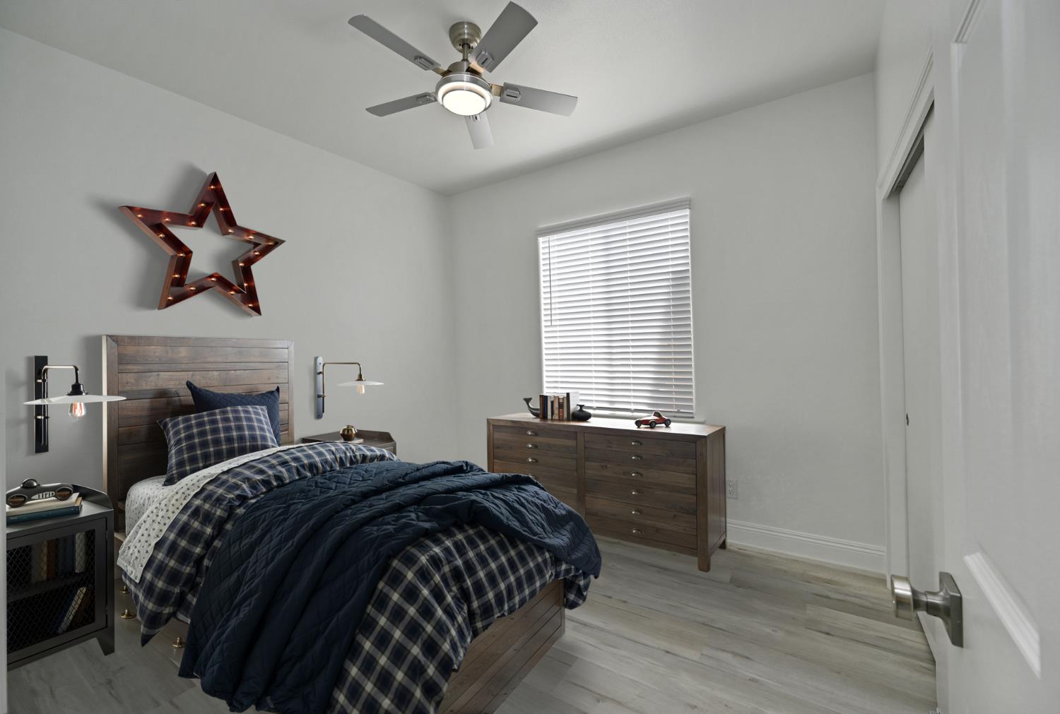 878 N Ash Ave, Clovis, CA 93611