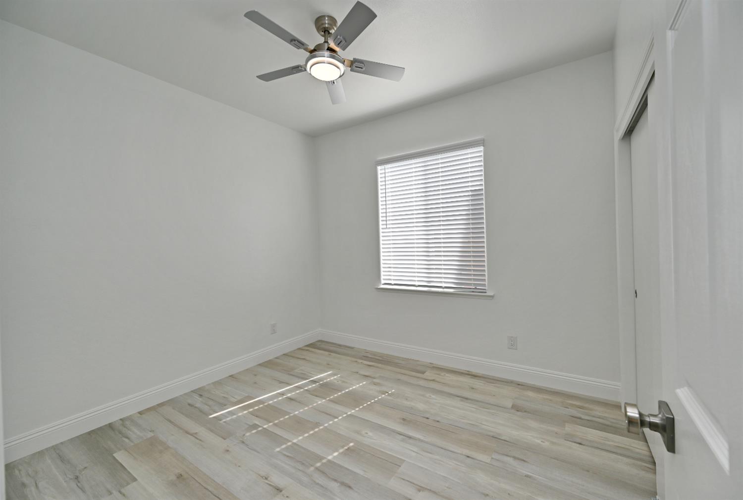 878 N Ash Ave, Clovis, CA 93611