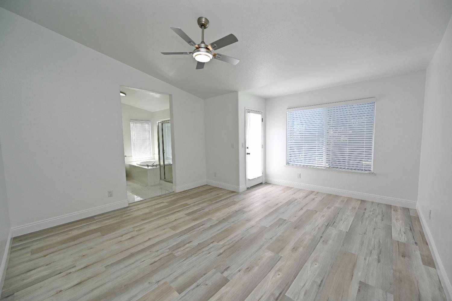 878 N Ash Ave, Clovis, CA 93611