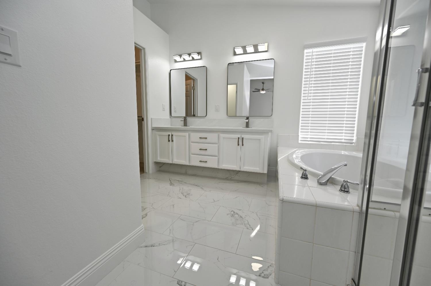 878 N Ash Ave, Clovis, CA 93611