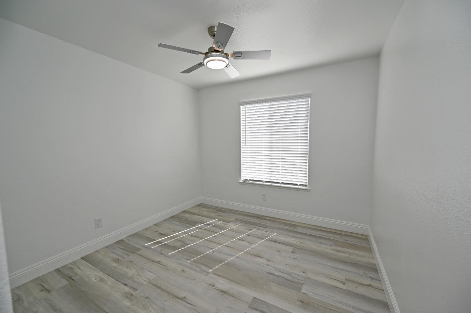 878 N Ash Ave, Clovis, CA 93611