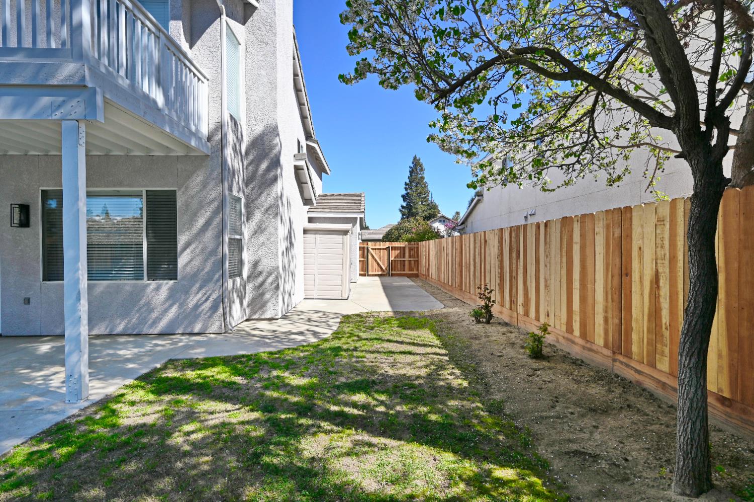 878 N Ash Ave, Clovis, CA 93611