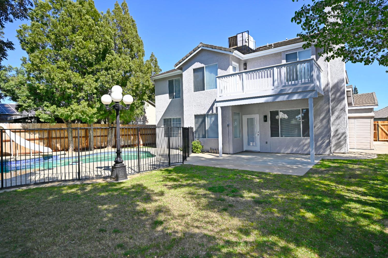 878 N Ash Ave, Clovis, CA 93611