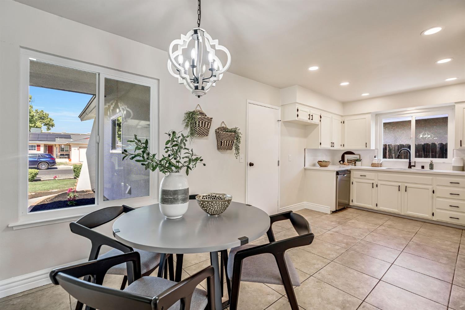 384 W Indianapolis, Clovis, CA 93612