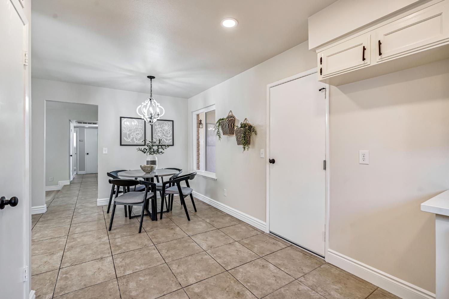 384 W Indianapolis, Clovis, CA 93612